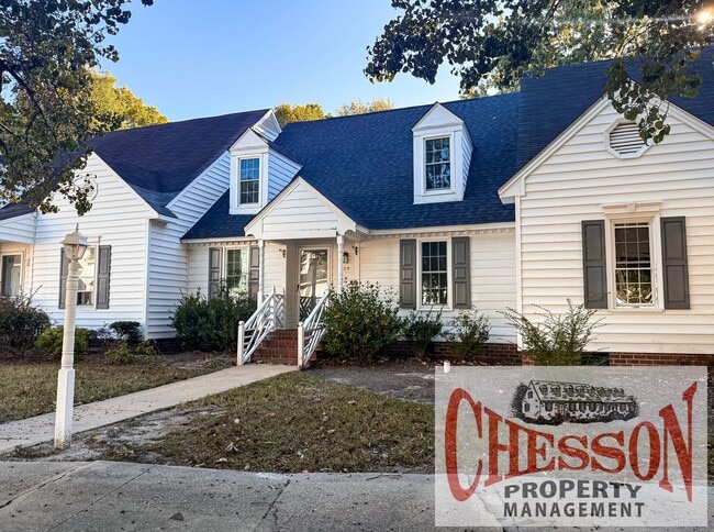 Building Photo - 925 S Hornbeam Dr