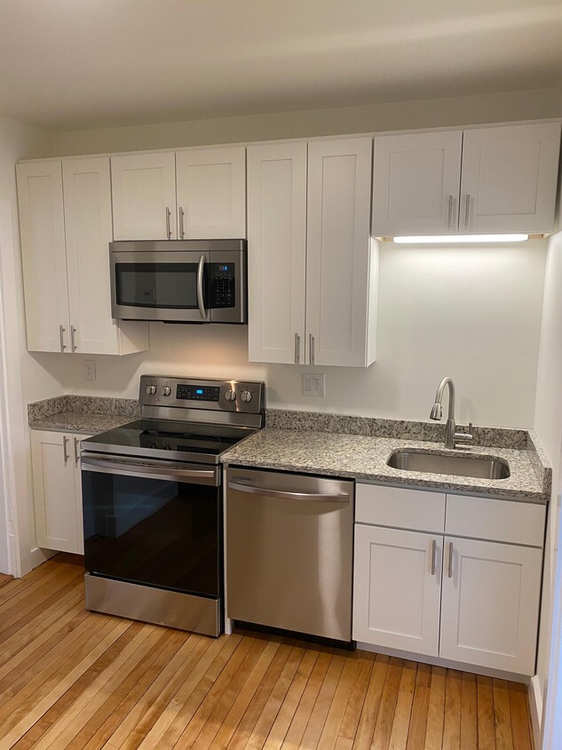 49 Falmouth St Unit 2B, Portland, ME 04103 Room for Rent in Portland