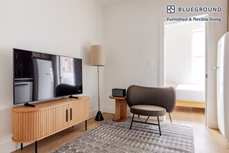 Building Photo - 190 6th Ave