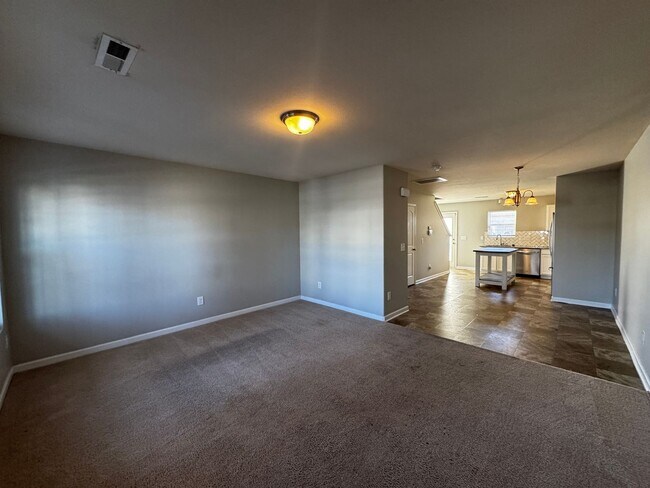 Foto del edificio - 3921 Village Park Ct