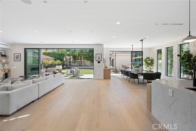 Foto del edificio - 4629 Burnet Ave