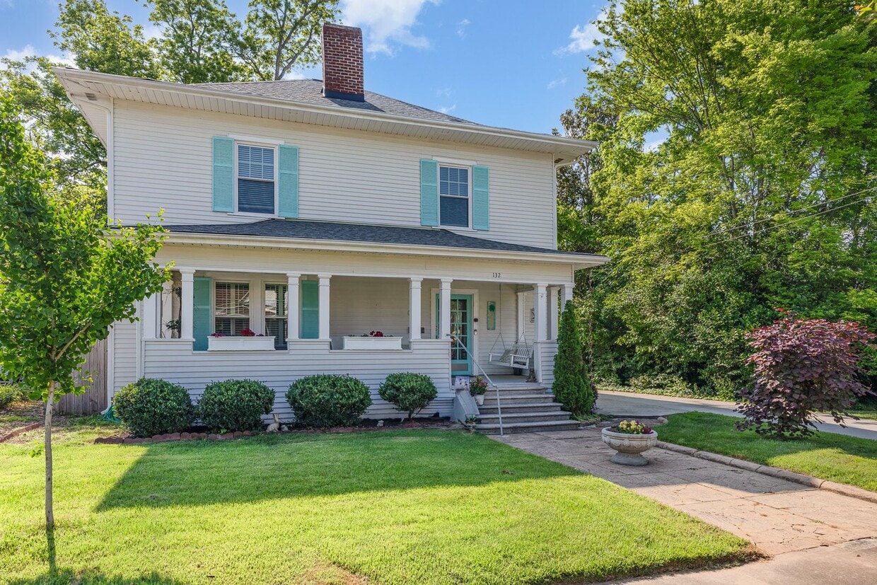 Primary Photo - Exclusively Offered by Muse Realty Rentals...