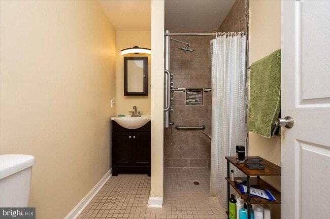 Building Photo - 7403 Old Chapel Dr