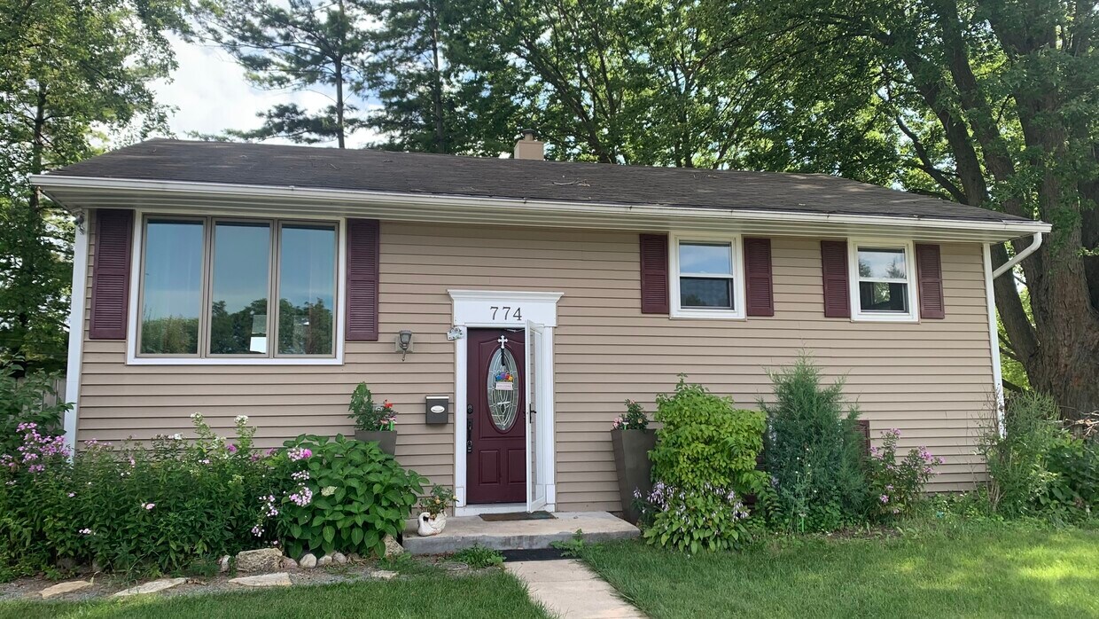 Primary Photo - 774 Crestwood Dr