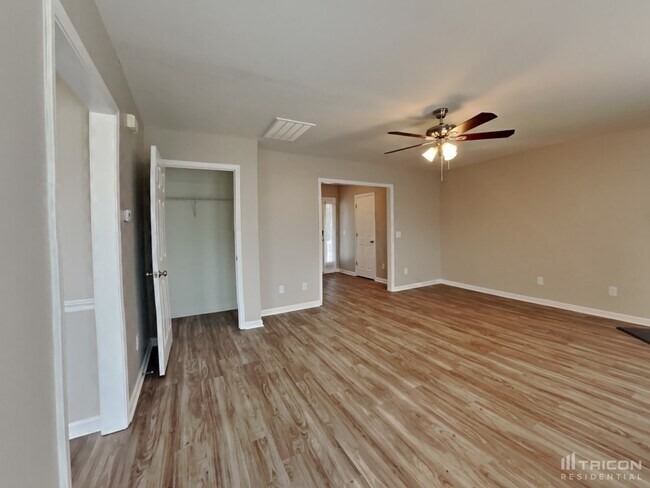 Building Photo - 4025 Creekside Court Winston Salem NC