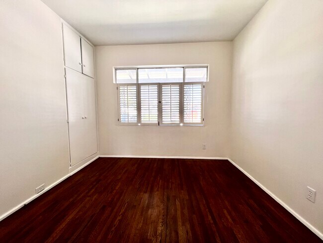Building Photo - 2417 Wilcox Ave