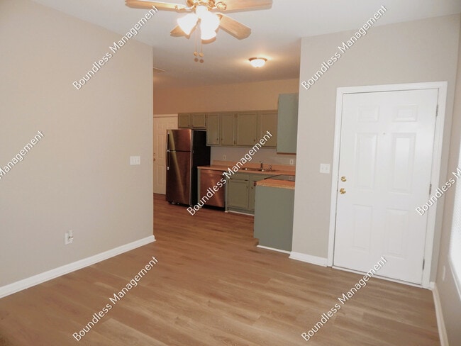 Building Photo - 2874 Sylvan Rd