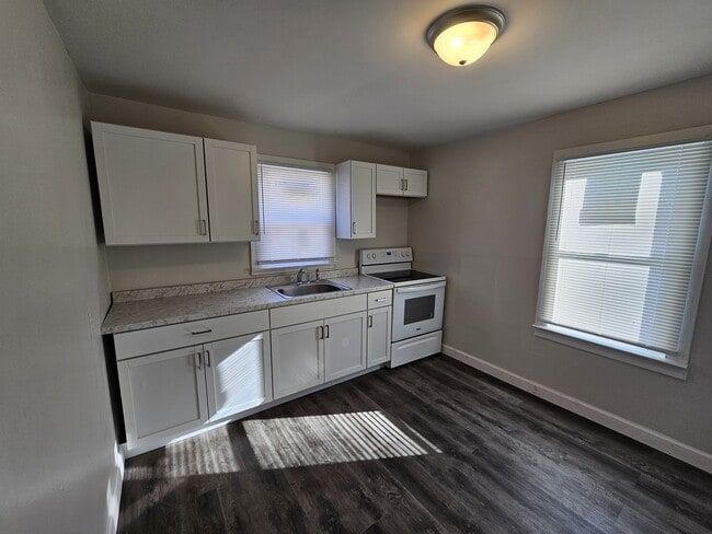 Building Photo - 420 W Hickory St