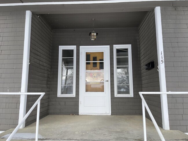 Building Photo - 115 W Maple St