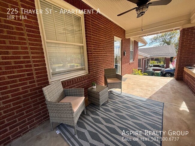 Foto del edificio - One Bedroom Craftsman Cottage Apartment in...
