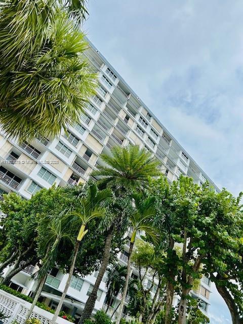 Foto del edificio - 1865 79th Street Causeway
