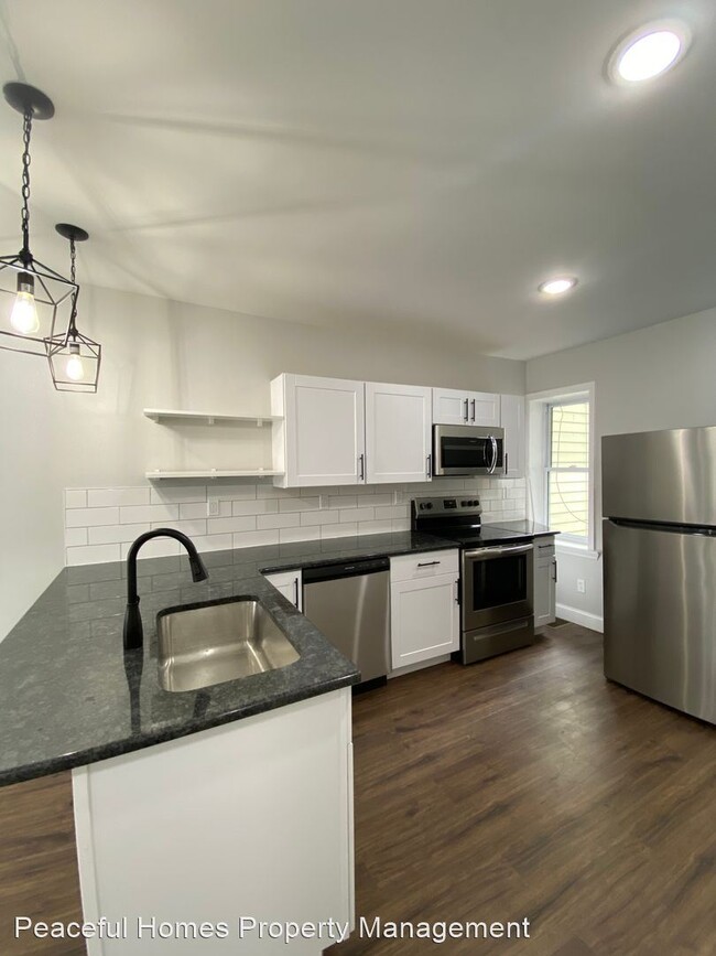 Building Photo - 3 br, 2.5 bath House - 617 Bay St