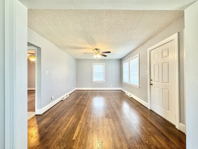 Foto del edificio - 2 BR in Northern Guilford School district