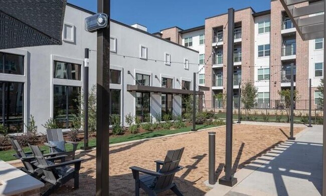 Foto del edificio - 16304 Farm to Market Rd 1325