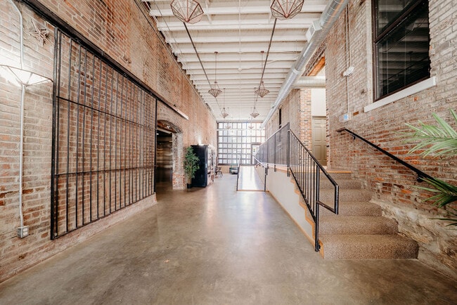 Building Photo - Abernathy Lofts