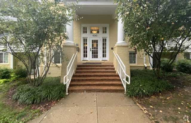 Building Photo - 4141 S Four Mile Run Dr