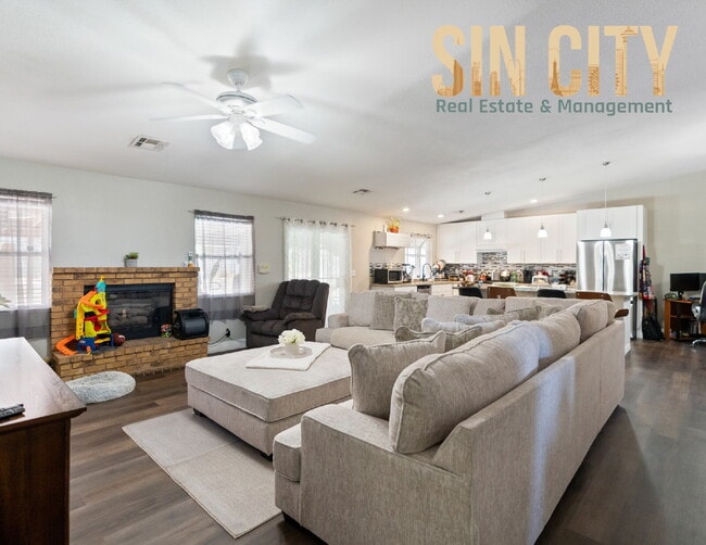 Building Photo - "Charming 3-Bedroom Oasis in Las Vegas wit...
