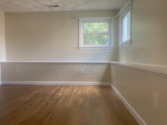 Building Photo - 61 Castle Cir