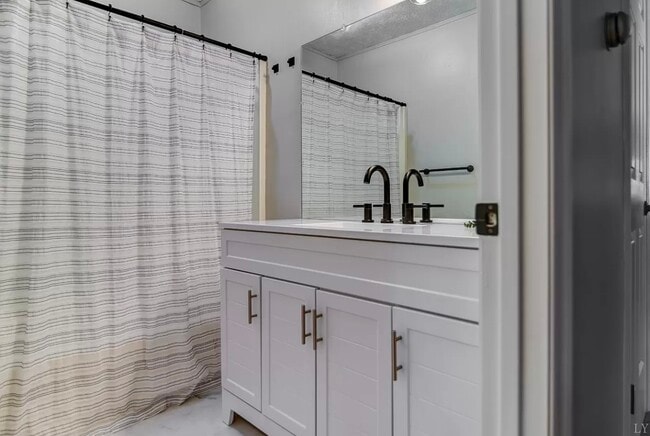 Building Photo - 246 Poor House Rd