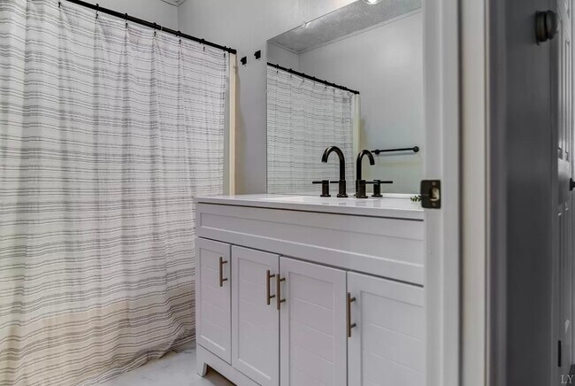 Foto del edificio - 246 Poor House Rd