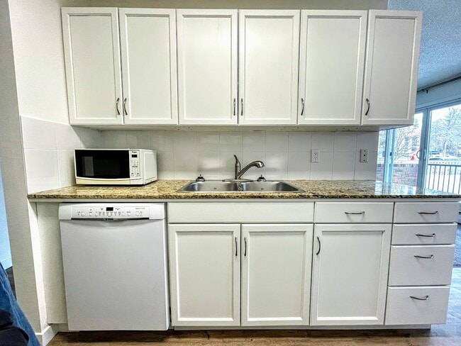 Building Photo - 604-601 1 Ave NW