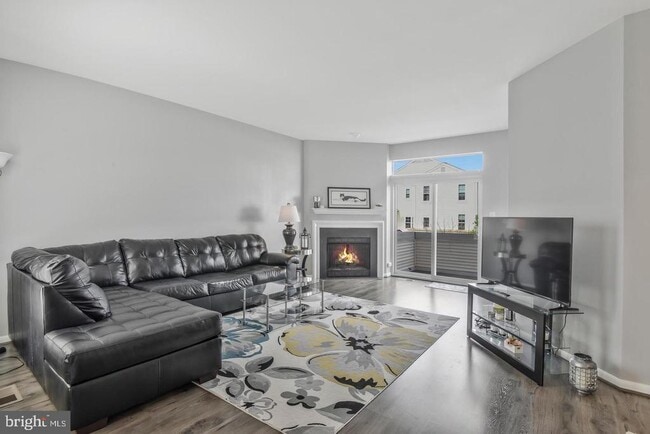 Building Photo - 44150 Shady Glen Terrace