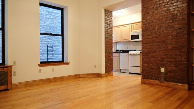 Building Photo - 294 W 92nd St