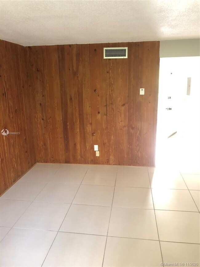 Foto del edificio - 24 Calabria Ave