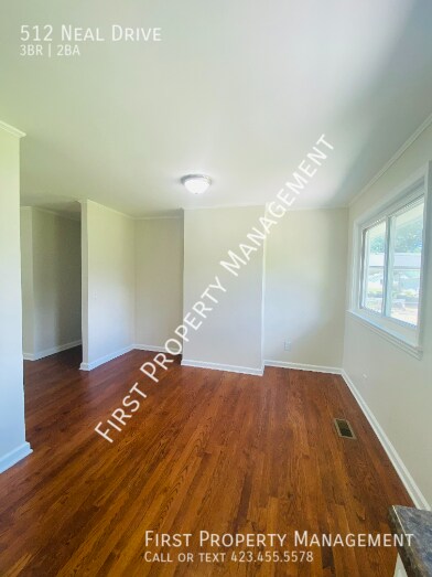 Foto del edificio - 512 Neal Dr