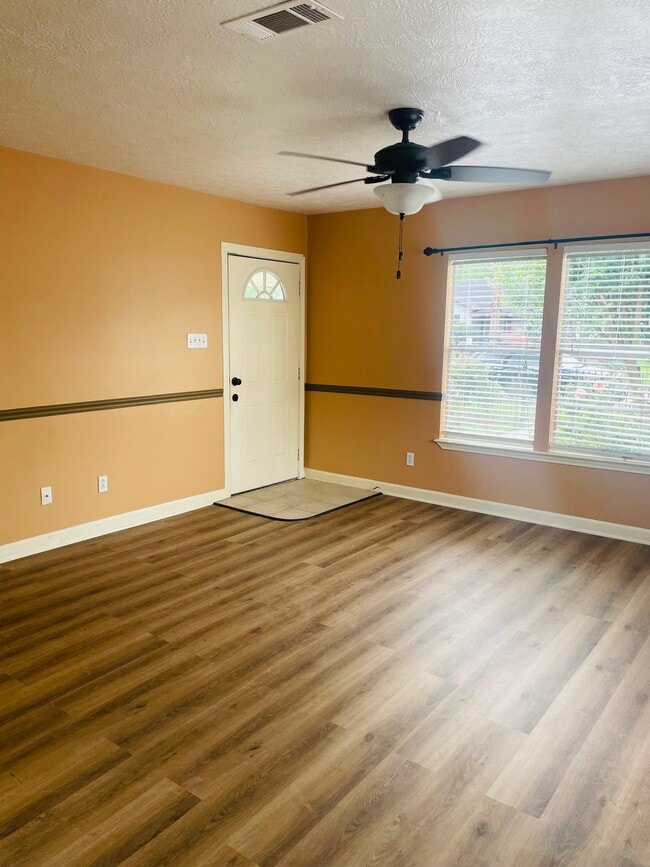 Living space - 2210 Earl St