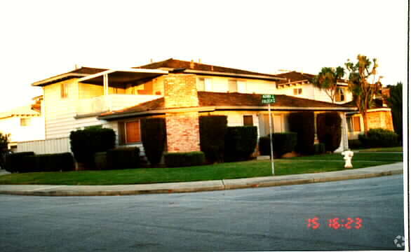 Building Photo - 633 Azara Pl