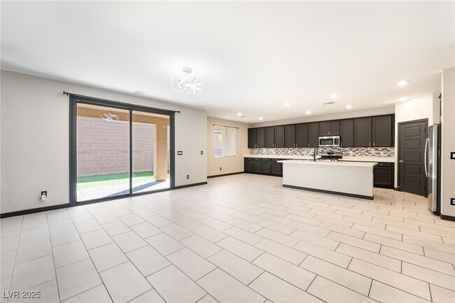 Foto del edificio - 6829 Stagehand Ave