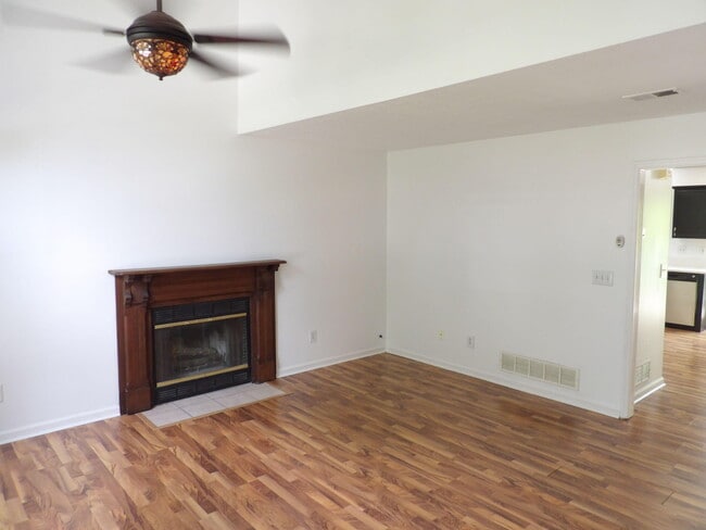 Building Photo - 1217 Colorado Rd
