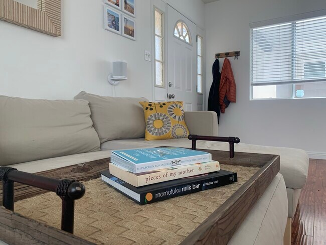 Building Photo - 2108 1/2 Ernest Ave