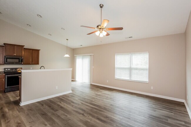 Building Photo - 573 Farnham Dr