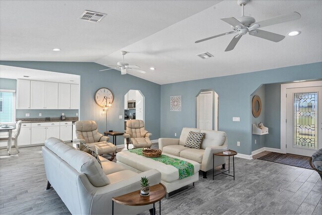 Building Photo - 15826 Aqua Cir