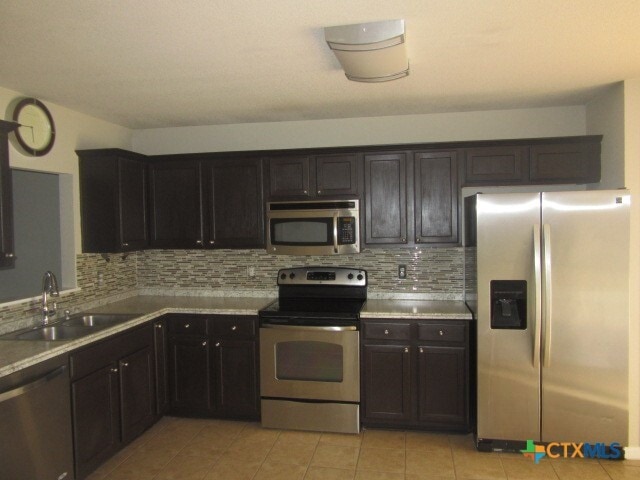 Building Photo - 1213 Fox Creek Dr