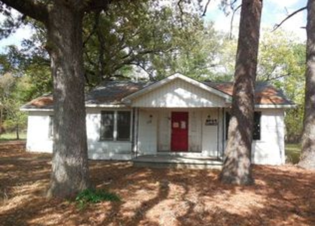 Primary Photo - 112 Main St
