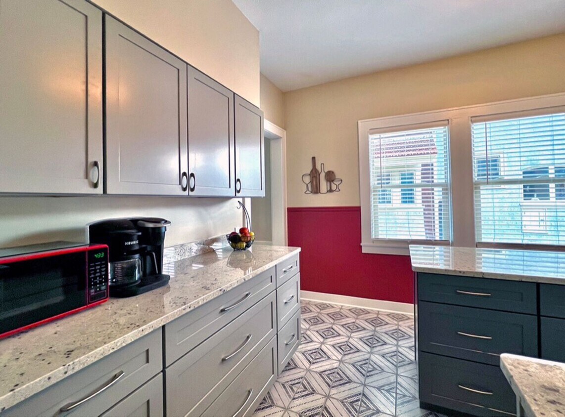 Foto principal - 533 Livingston Ave NE