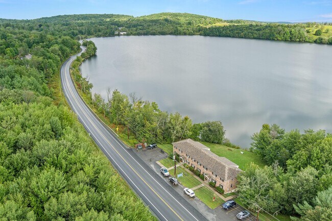 Foto del edificio - Kiamesha Lake