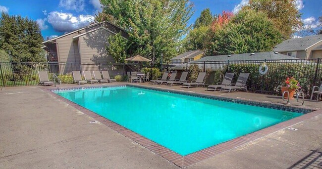 Seasonal Outdoor Pool - Pioneer Ridge Apartments