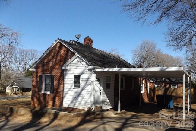 Foto del edificio - 1024 8th St NE