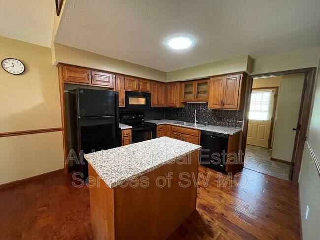 Foto del edificio - 201 Sally Ln