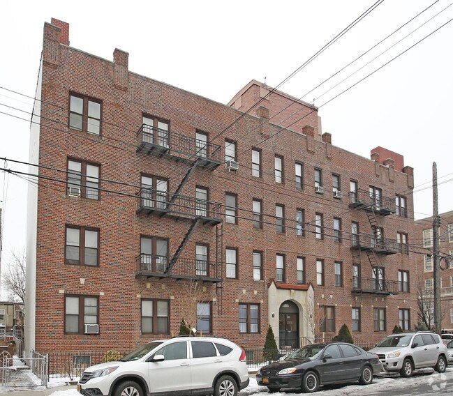 Building Photo - 2349 Benson Ave