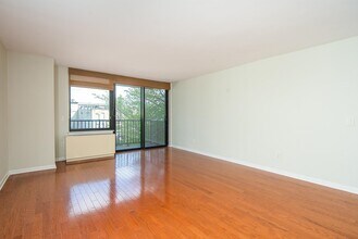 Building Photo - 700 Grove St