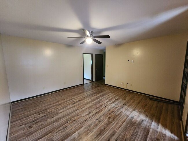Building Photo - 5848 Oakleaf Drive