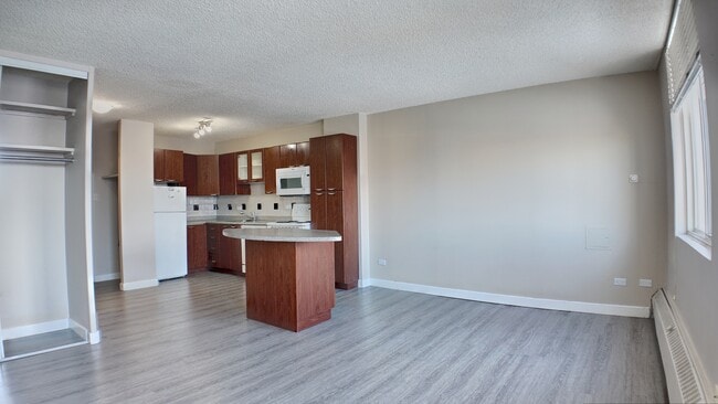 Building Photo - 11147 Whyte Ave NW