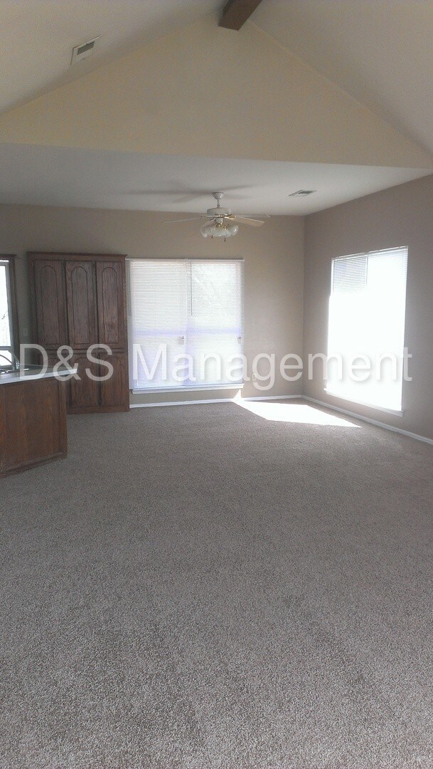 Foto del edificio - 14801 Chisholm Trail