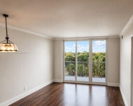 Building Photo - 250 Jacaranda Dr