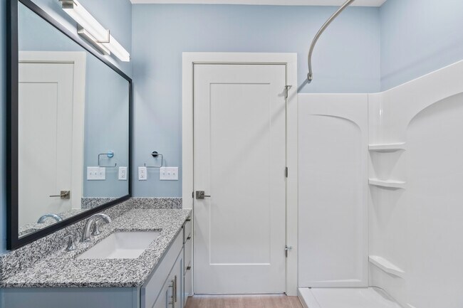 1 Bed - Bathroom - Reed Creek Greenway Apartments